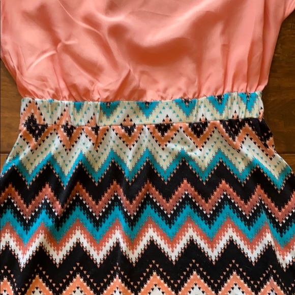 Coral and patterned dress - Picture 4 of 4